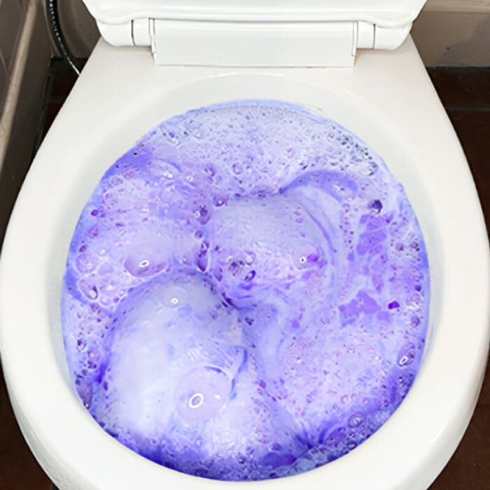 FizzClean Schaum in der ToilettenschĂŒssel